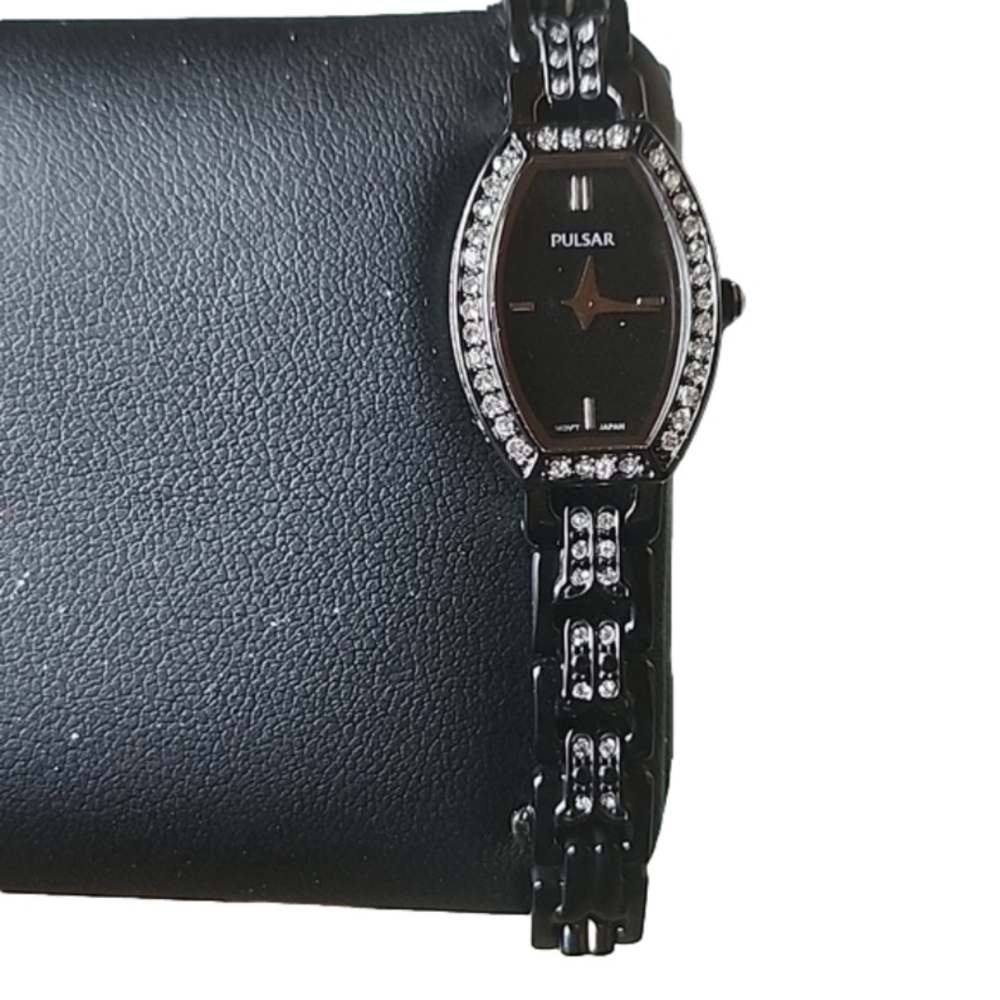 Pulsar Women’s Oval Watch Crystal Bezel Black Bracelet Extra Links Needs Battery
